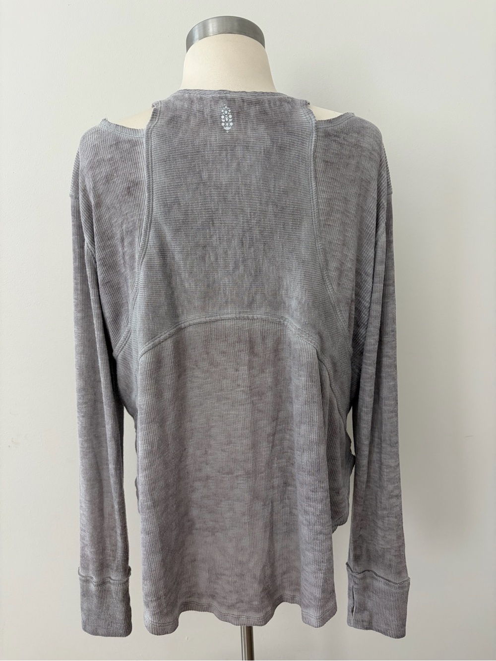 Free People Movement Zenith Tee Ash Gray Relaxed Long-Sleeve M Gorpcore Boho - Picture 6 of 10